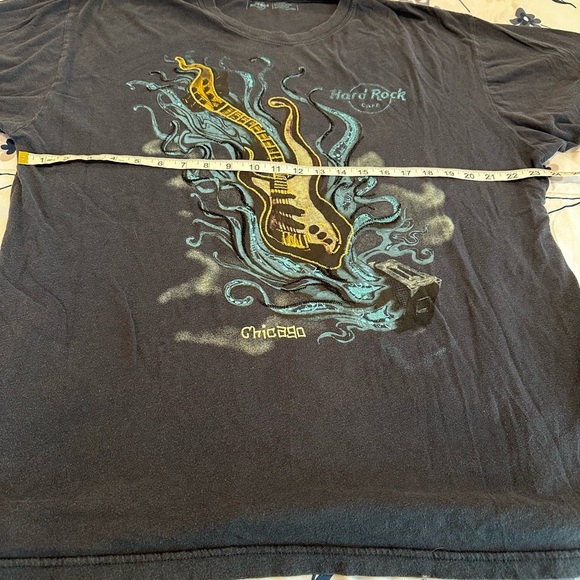 Men’s XXL Hard Rock Cafe Chicago Melting Guitar Embroidered Graphic Tee. Logo - Picture 3 of 12